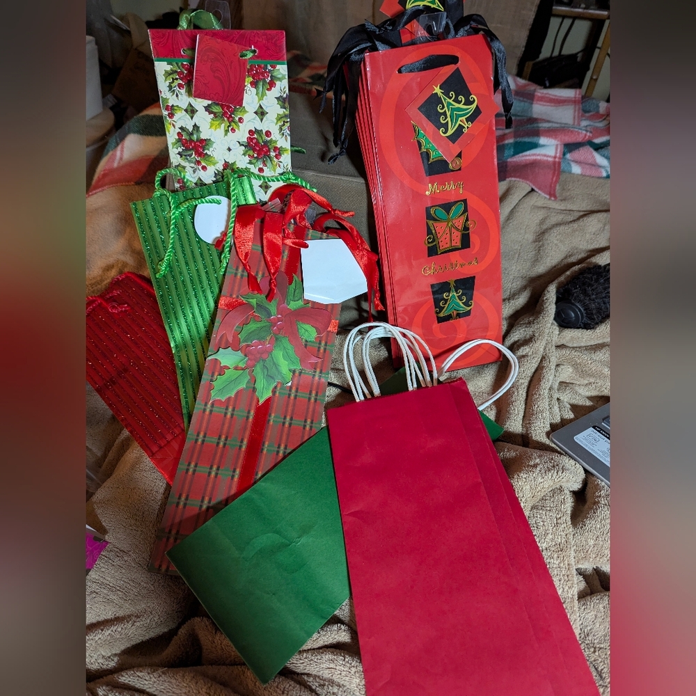 Festive Holiday Gift Bags Set
